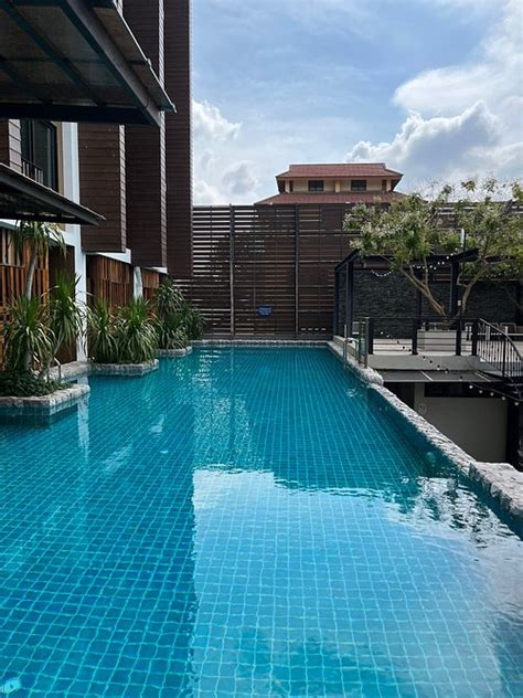 NATEE THE RIVERFRONT HOTEL $61 ($̶8̶2̶) .